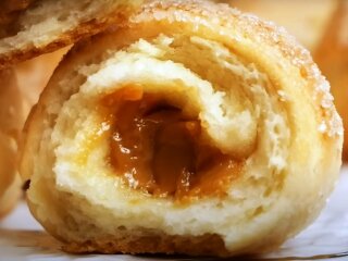 Рогалики с сгущенкой, кадр из видео