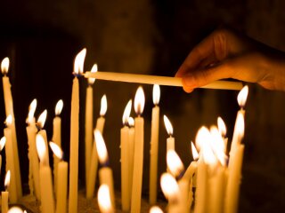 Церковь, свечи, изображение из свободных источников