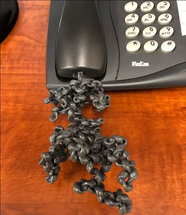 заплутаний телефонний дріт