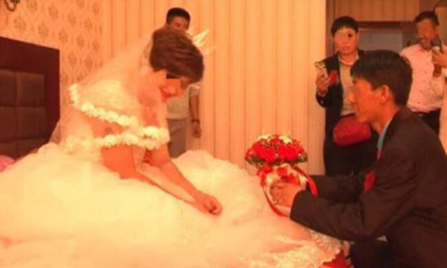 Чоловік знайшов у соцмережах відео, на якому його дружина виходить заміж за іншого