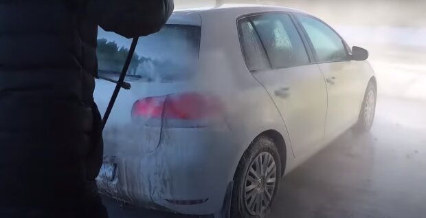 Миття авто взимку: скрін з відео