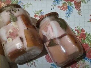 Сало в банке