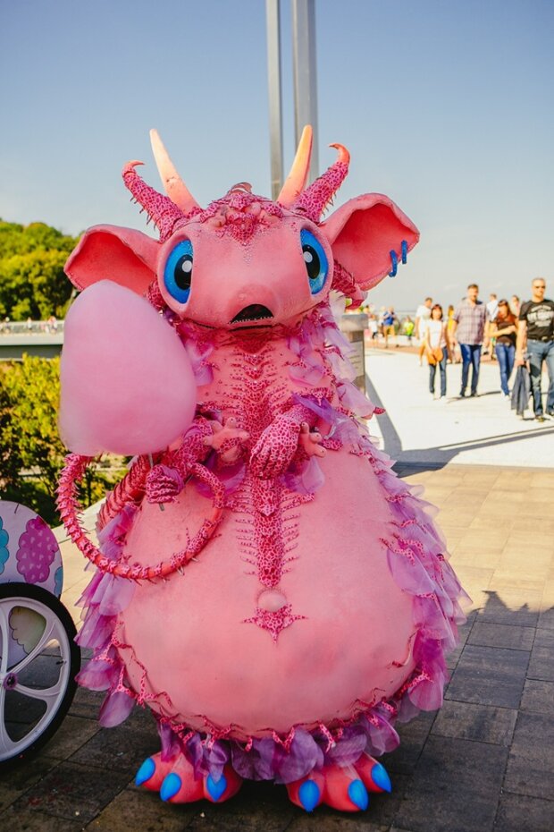 Дракоша з шоу Маскарад