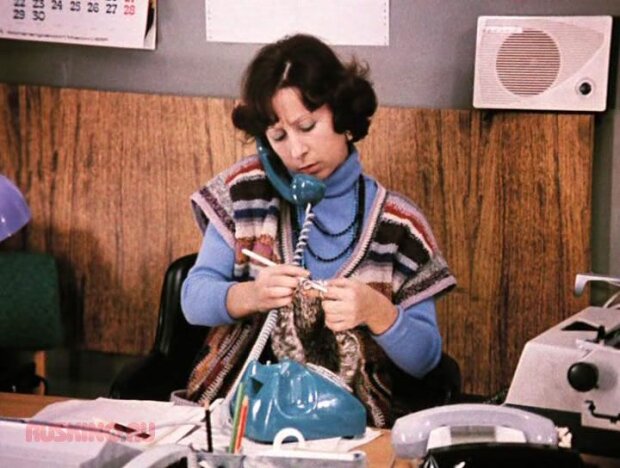 Лія Ахеджакова у фільмі " Службовий роман"