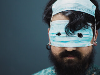 Топ способів неправильно носити маску