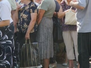 Пенсіонери, пенсії