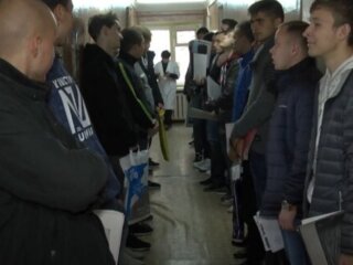 Юноши в ТЦК: скрин с видео