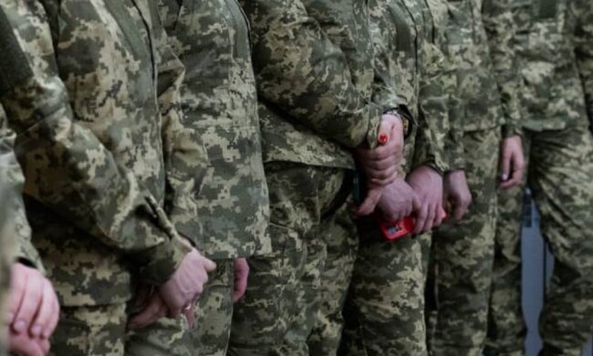 Жіноча військова форма: скрін із мережі