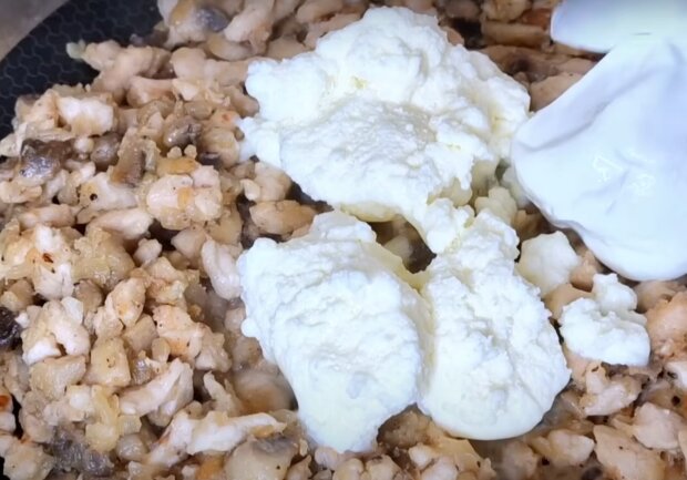 Приготування начинки для пиріжків, кадр з відео