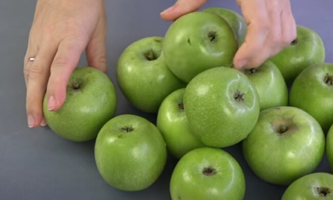 Їжте щодня: вчені назвали корисні властивості яблук