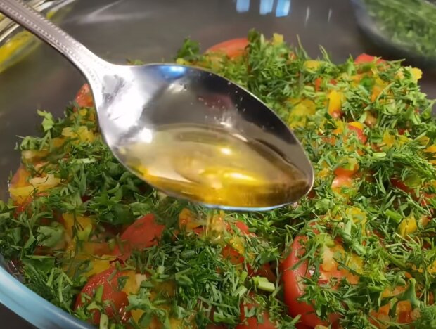 Салат з помідорів, кадр з відео