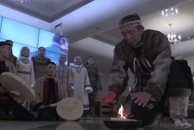 Шамани на виборчій дільниці у Росії