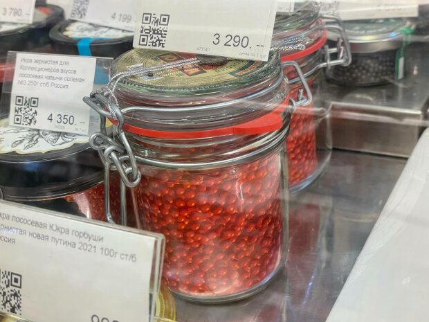 На Росії у магазинах виставляють муляжі червоної ікри: дорого-богато