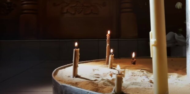 свічка в церкві