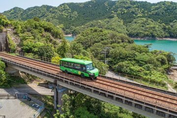 Дворежимний автобус в Японії