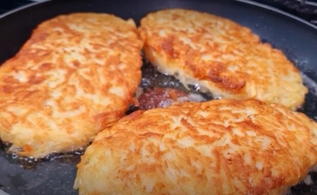 Стейк во фритюре, кадр из видео