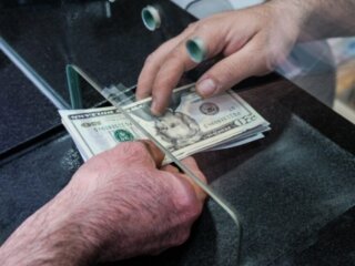 Долар: скрін з відео