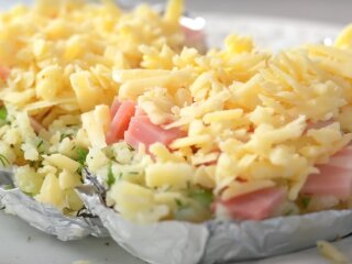 Картофель с беконом, кадр из видео