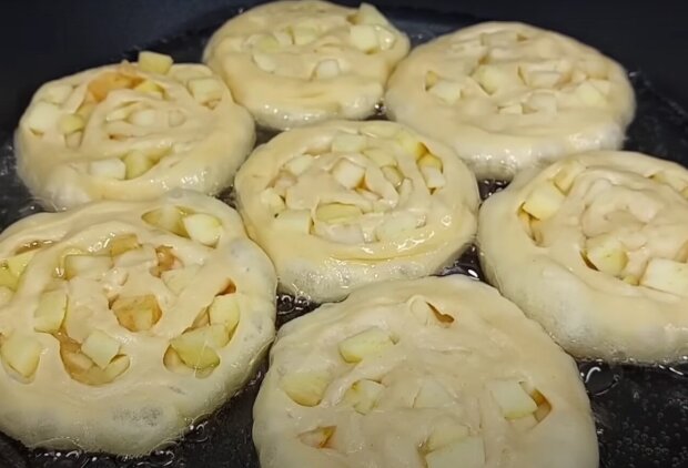 Яблочные булочки, кадр из видео