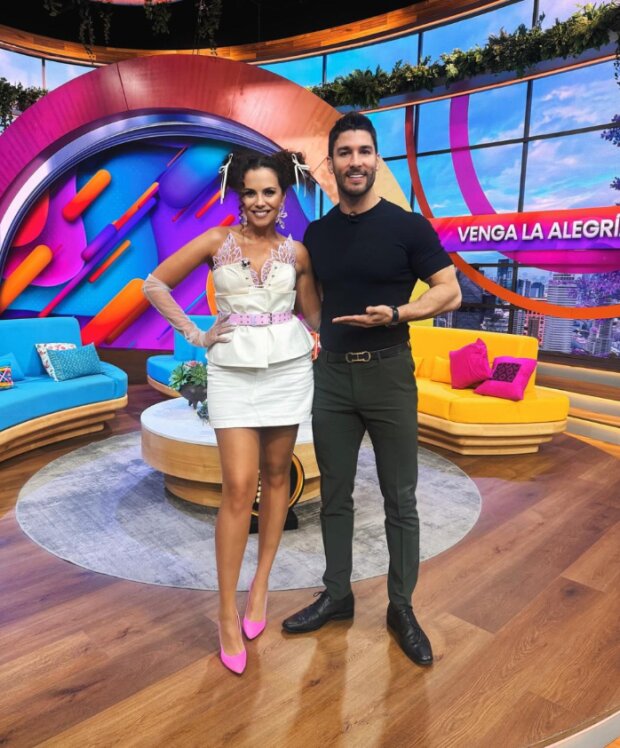 Настя Каменських на ТБ у Мексиці