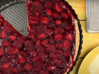 Пирог с клубникой