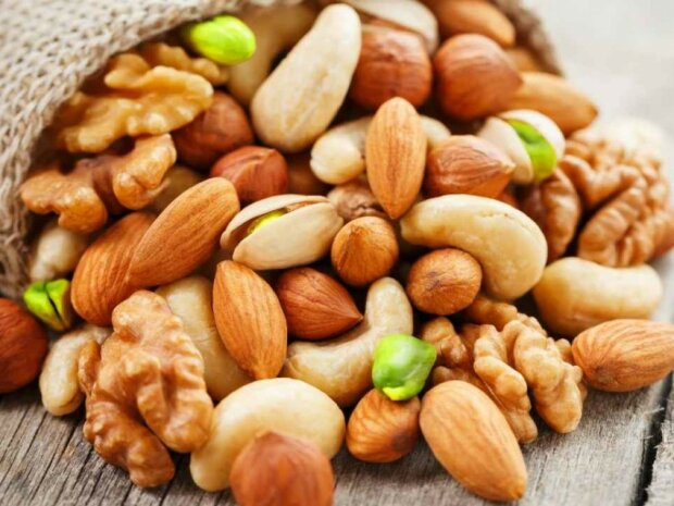 Мигдаль і волоські горіхи