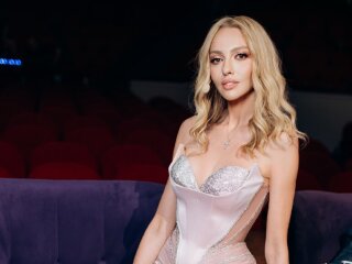 Оля Полякова