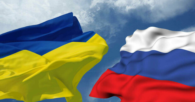 Російський і український прапор