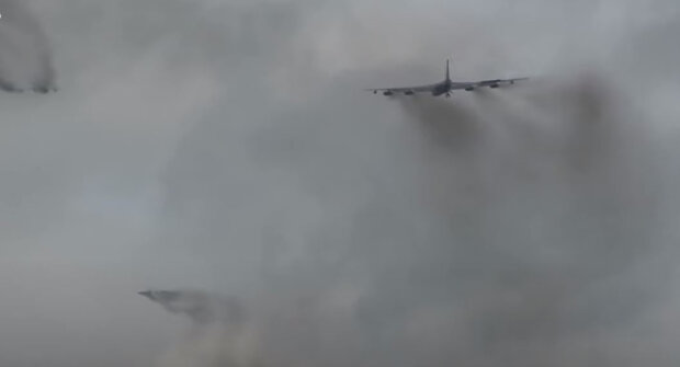 американський бомбардувальник B-52