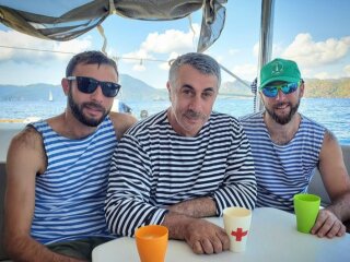 Євген Комаровський з синами