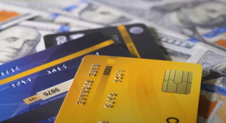 Банковские карты: скрин с видео