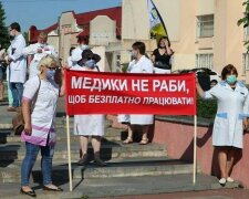 на Рівненщині лікарі вишли на протест