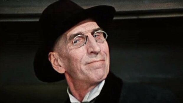 кадр з фільму "12 стільців"