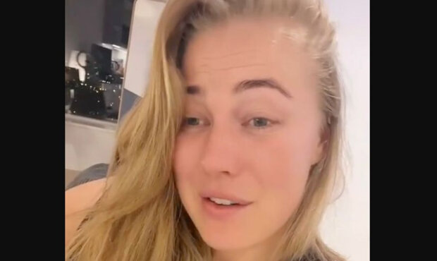 Дівчина пукнула в спортзалі