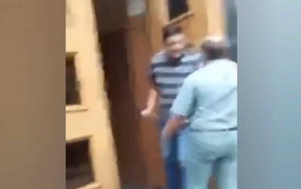 до Кабміну увірвався чоловік з бойовою гранатою