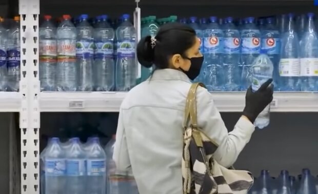 Бутильована вода, кадр з відео