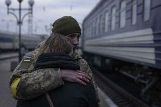 Українські захисники йдуть боронити Батьківщину