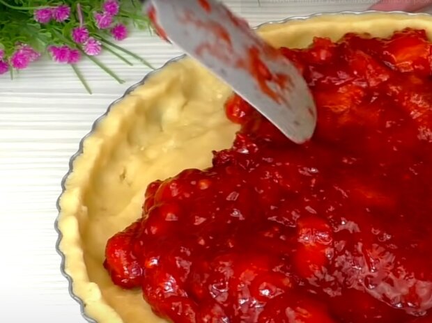 Клубничный пирог, кадр из видео