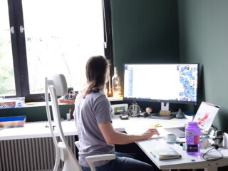 программист за компьютером