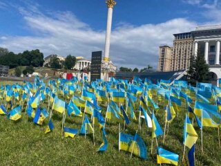 Прапори пам'яті на Майдані, фото із соцмереж