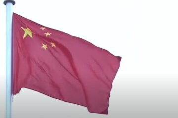 Прапор Китаю. Фото: скріншот відео.