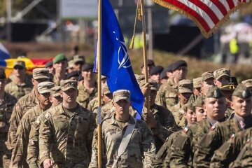 Военные НАТО, фото из свободных источников
