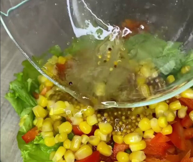 Легкий салат с куриной печенью