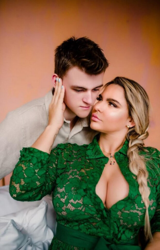 Син зареєстрував свою матір на OnlyFans