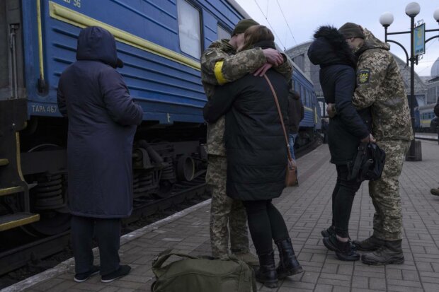 Українські захисники йдуть боронити Батьківщину