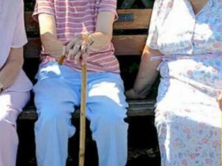 Пенсіонери, пенсії