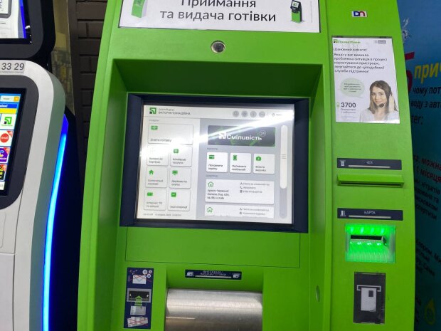 ПриватБанк, банкомат, фото: ukrainci.com.ua