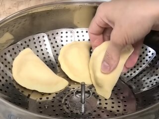 Французские вареники с клубникой, кадр из видео