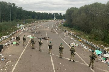 Хасиди перетворили кордон України на сміттярку