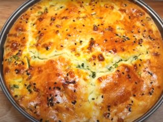 Заливной пирог с яйцом и зеленым луком